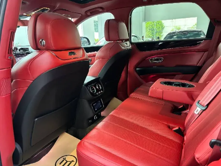 2022 Bentley Bentayga 4.0T 550HP V8 8AT,autocango,china used car exporter,china ev exporter,chinese used car exporter,chinese used ev exporter