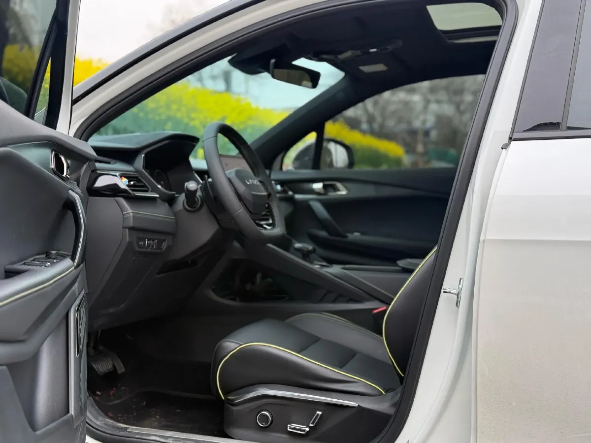 2023 LYNK&CO 06 1.5T 181HP L4 7DCT,autocango,china used car exporter,china ev exporter,chinese used car exporter,chinese used ev exporter