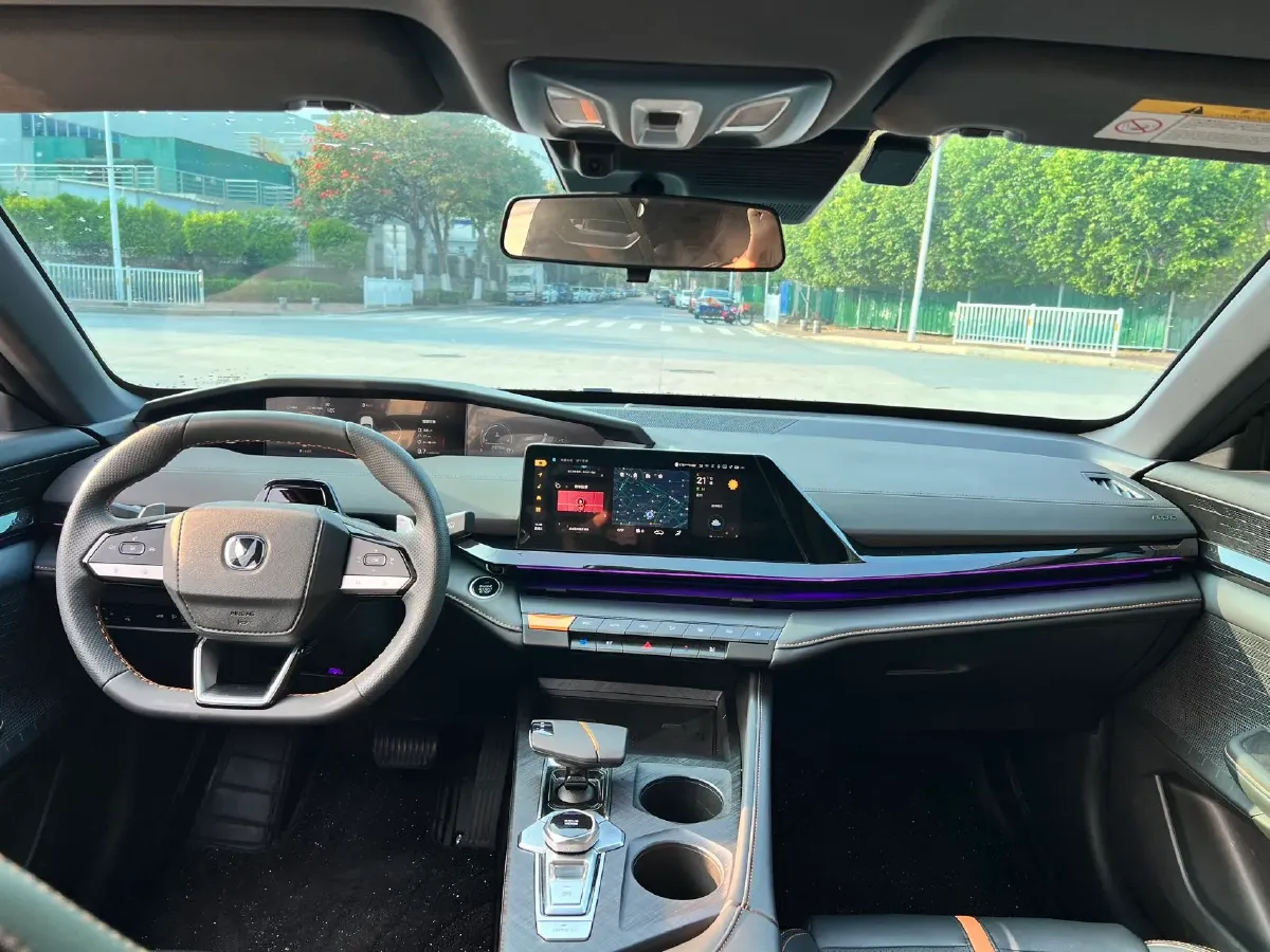 2024 ChangAn UNI-V 1.5T 188HP L4 7DCT,autocango,china used car exporter,china ev exporter,chinese used car exporter,chinese used ev exporter