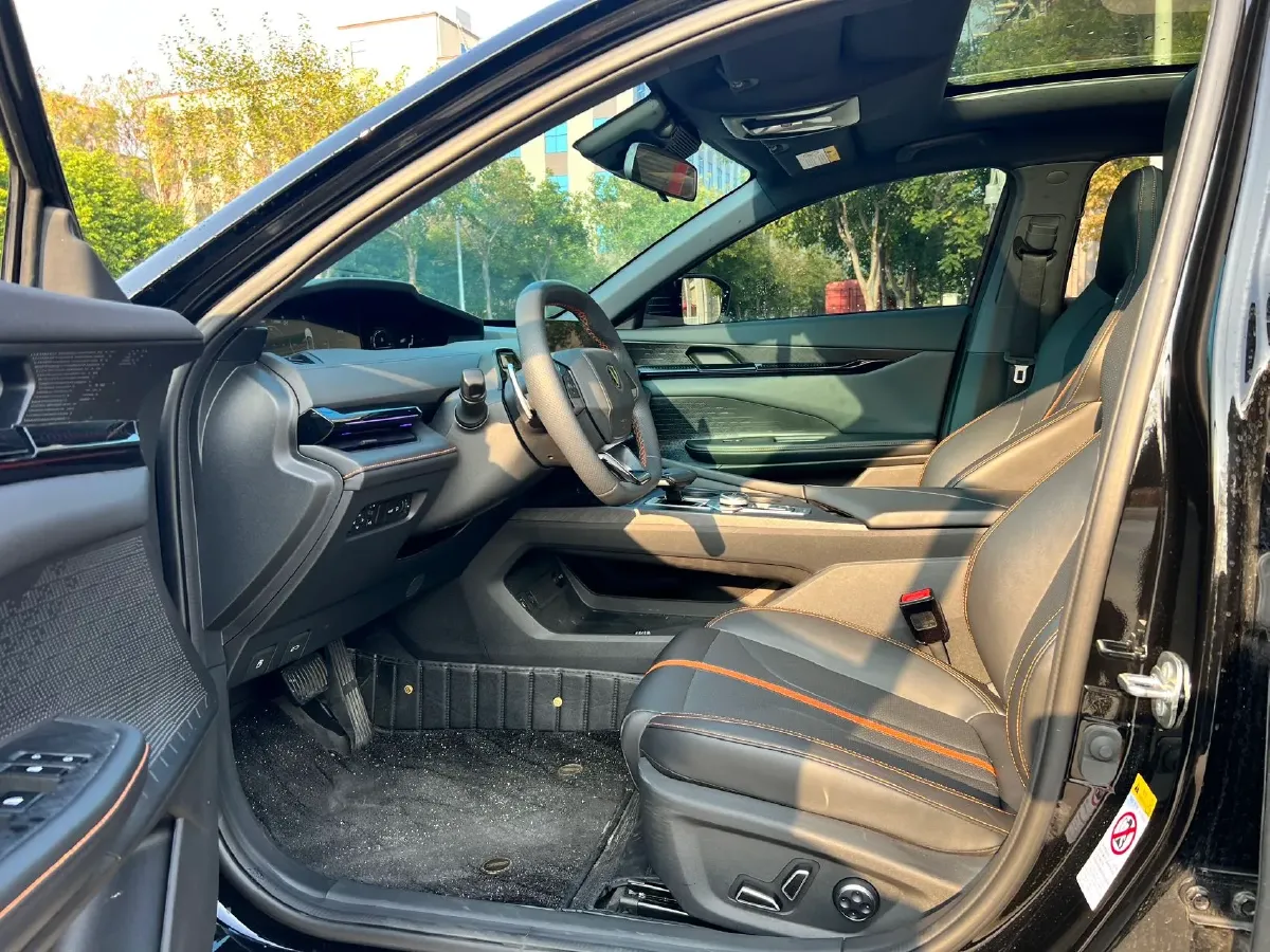 2024 ChangAn UNI-V 1.5T 188HP L4 7DCT,autocango,china used car exporter,china ev exporter,chinese used car exporter,chinese used ev exporter