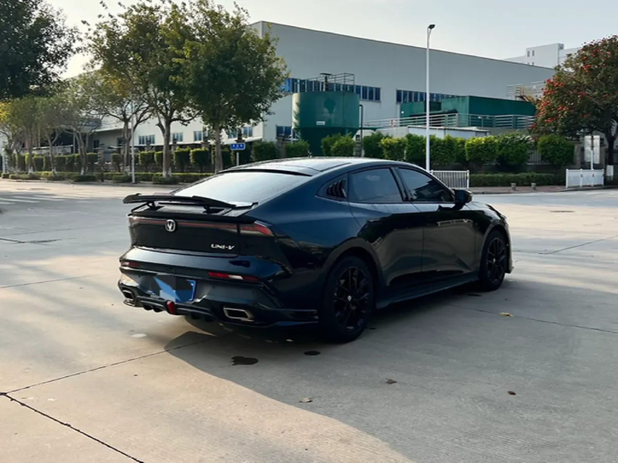 2024 ChangAn UNI-V 1.5T 188HP L4 7DCT,autocango,china used car exporter,china ev exporter,chinese used car exporter,chinese used ev exporter