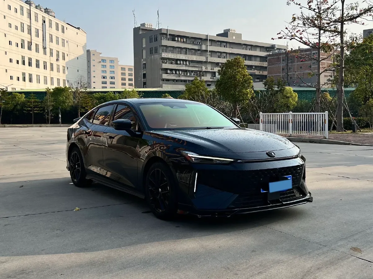 2024 ChangAn UNI-V 1.5T 188HP L4 7DCT,autocango,china used car exporter,china ev exporter,chinese used car exporter,chinese used ev exporter