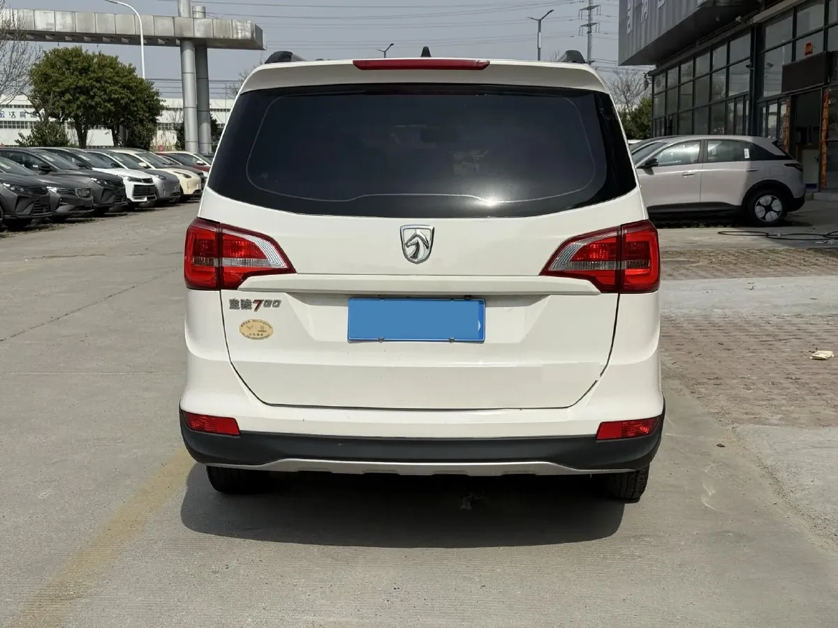 2019 BaoJun 730 1.5L 112HP L4 6MT,autocango,china used car exporter,china ev exporter,chinese used car exporter,chinese used ev exporter