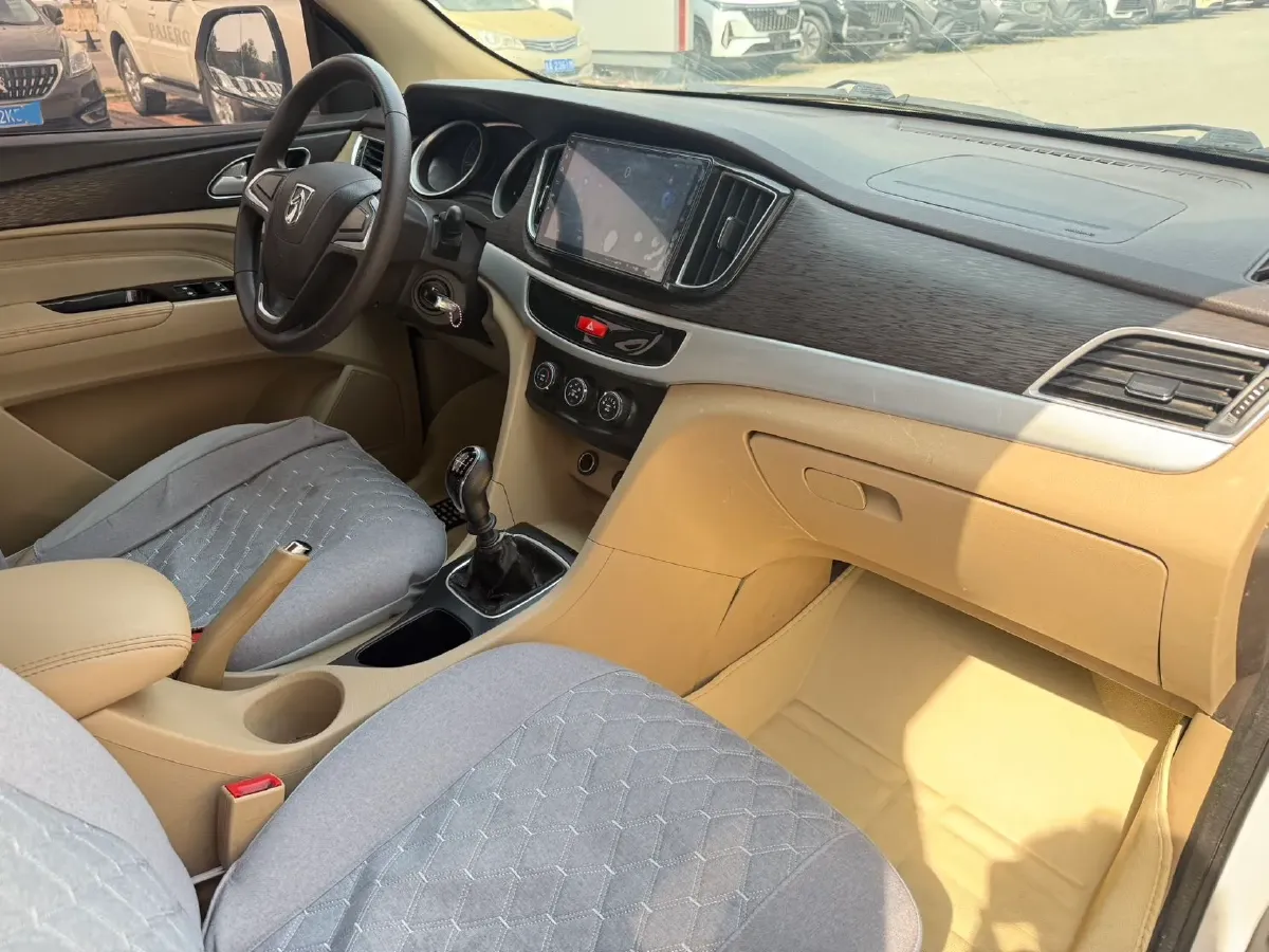 2019 BaoJun 730 1.5L 112HP L4 6MT,autocango,china used car exporter,china ev exporter,chinese used car exporter,chinese used ev exporter