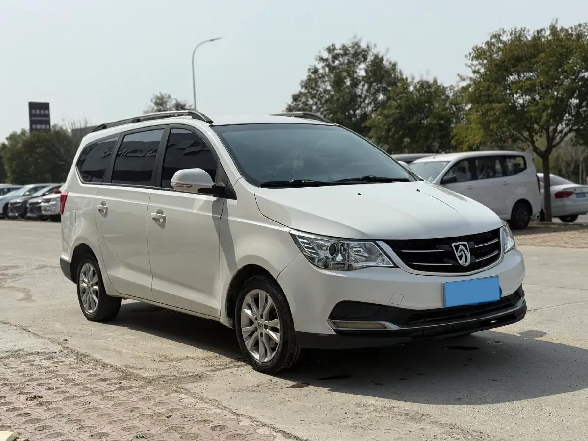 2019 BaoJun 730 1.5L 112HP L4 6MT,autocango,china used car exporter,china ev exporter,chinese used car exporter,chinese used ev exporter