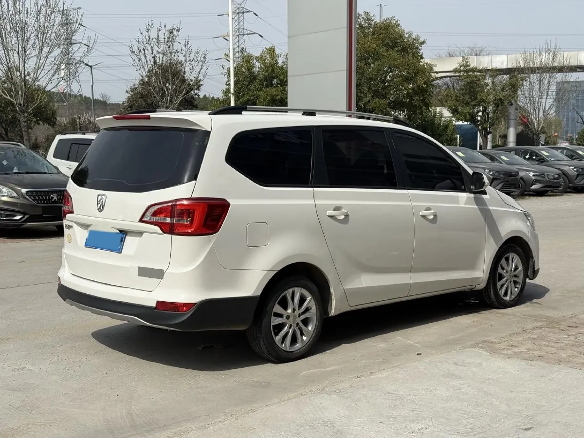 2019 BaoJun 730 1.5L 112HP L4 6MT,autocango,china used car exporter,china ev exporter,chinese used car exporter,chinese used ev exporter