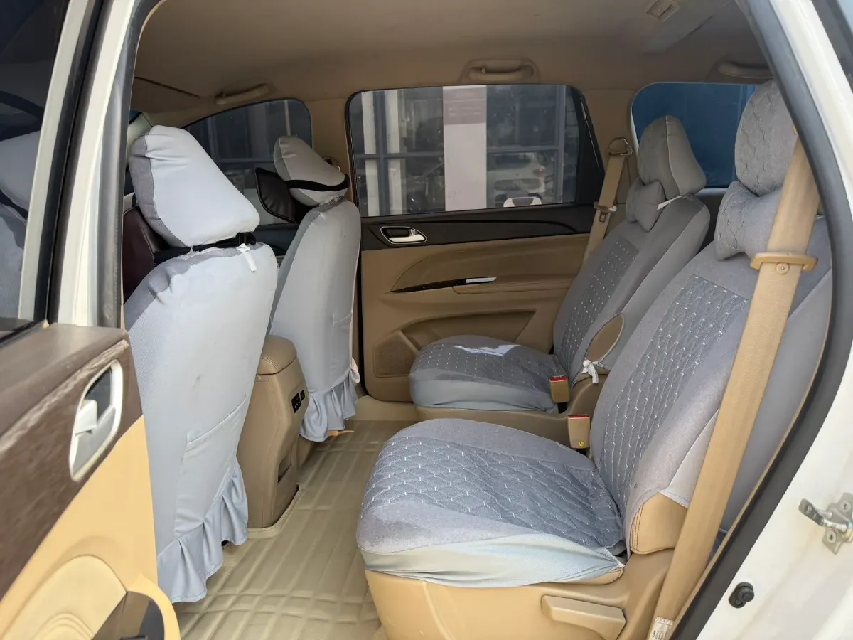 2019 BaoJun 730 1.5L 112HP L4 6MT,autocango,china used car exporter,china ev exporter,chinese used car exporter,chinese used ev exporter