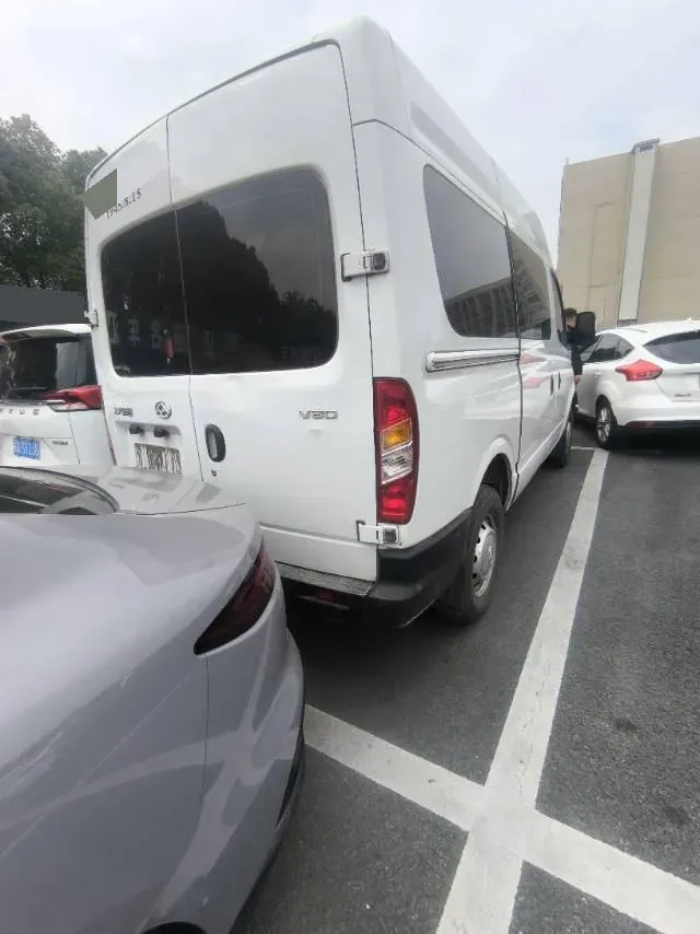 2020 MAXUS XinTu V80 2.5T 136HP L4 6MT,autocango,china used car exporter,china ev exporter,chinese used car exporter,chinese used ev exporter