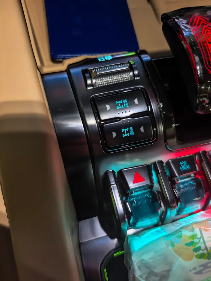 2025 FangChengBao Bao 8 2.0T 245HP L4 E-CVT PHEV 36.8KWH,autocango,china used car exporter,china ev exporter,chinese used car exporter,chinese used ev exporter