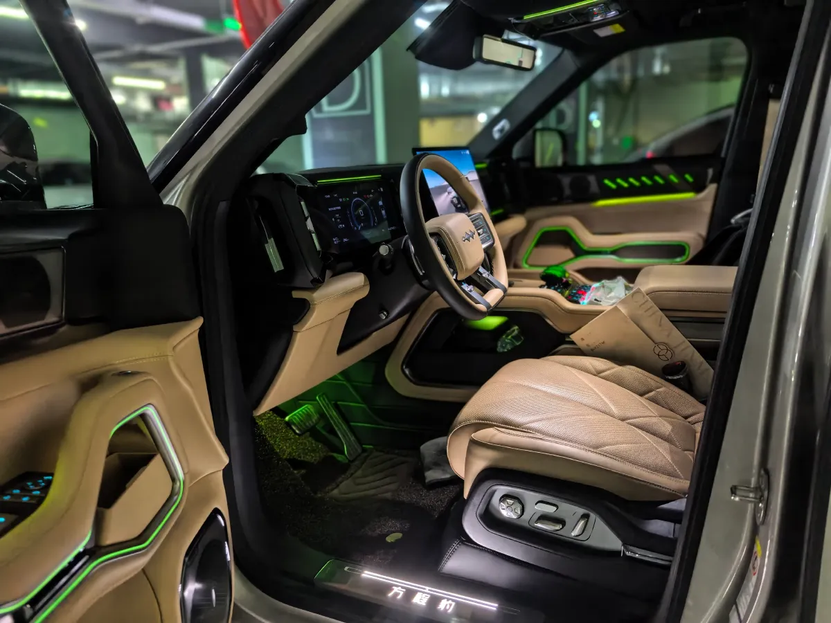 2025 FangChengBao Bao 8 2.0T 245HP L4 E-CVT PHEV 36.8KWH,autocango,china used car exporter,china ev exporter,chinese used car exporter,chinese used ev exporter