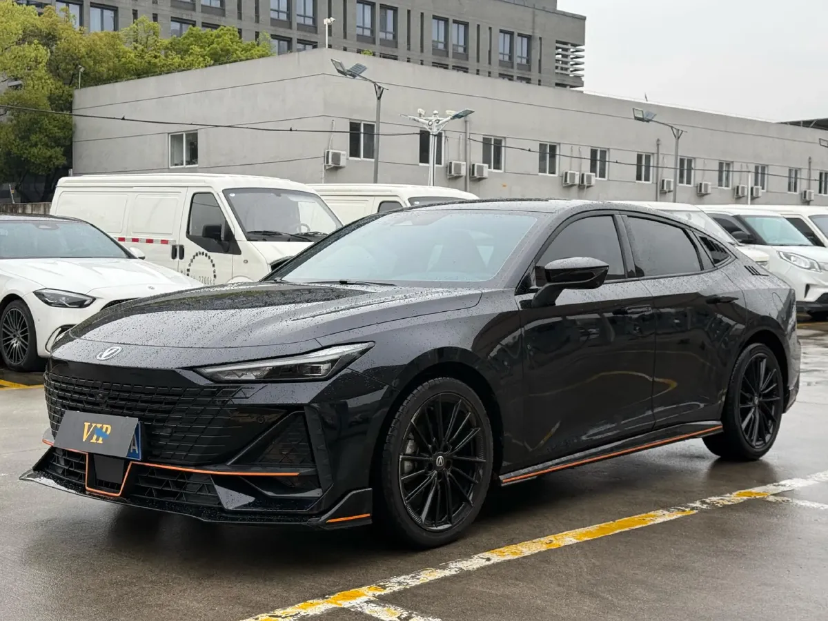 2023 ChangAn UNI-V 1.5T 188HP L4 7DCT,autocango,china used car exporter,china ev exporter,chinese used car exporter,chinese used ev exporter
