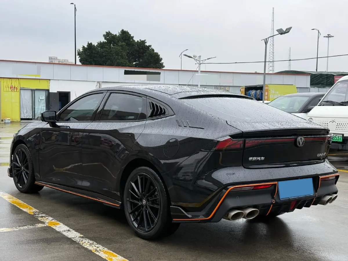 2023 ChangAn UNI-V 1.5T 188HP L4 7DCT,autocango,china used car exporter,china ev exporter,chinese used car exporter,chinese used ev exporter