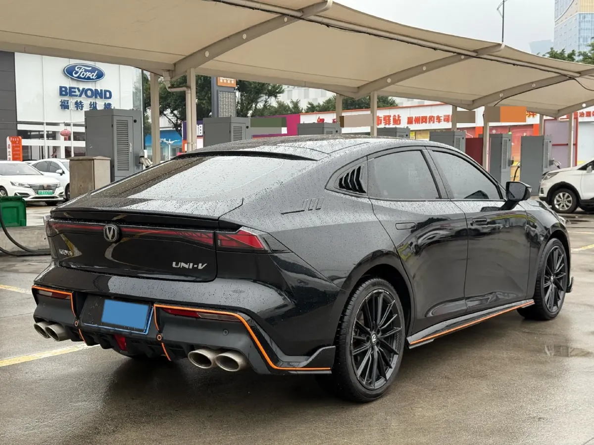 2023 ChangAn UNI-V 1.5T 188HP L4 7DCT,autocango,china used car exporter,china ev exporter,chinese used car exporter,chinese used ev exporter