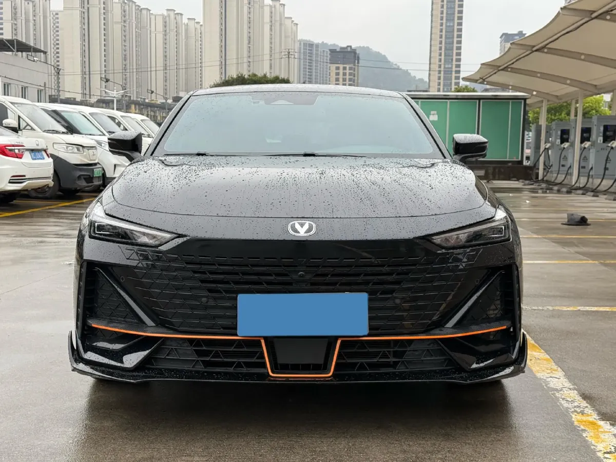 2023 ChangAn UNI-V 1.5T 188HP L4 7DCT,autocango,china used car exporter,china ev exporter,chinese used car exporter,chinese used ev exporter