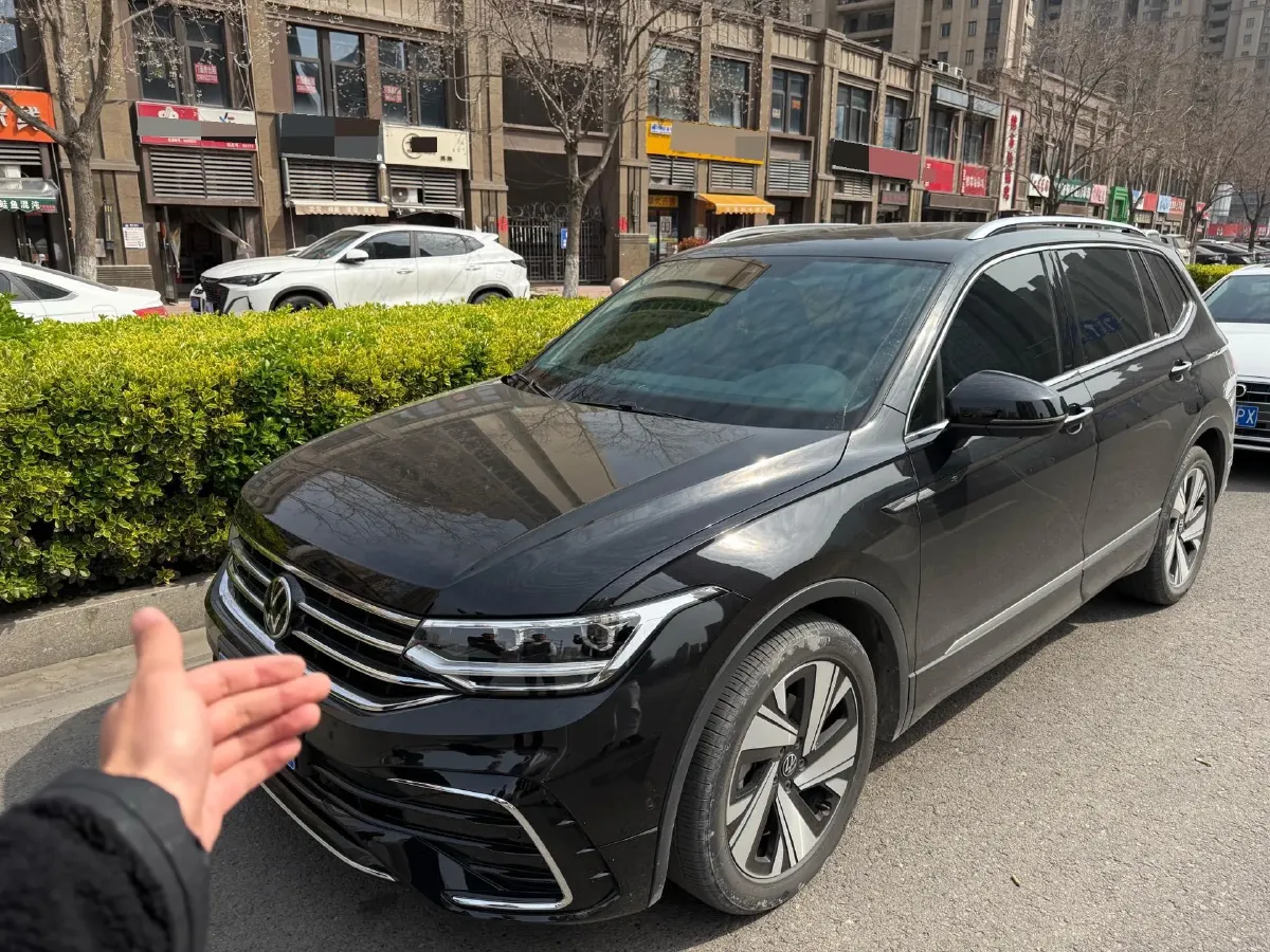 2023 Volkswagen Tiguan L 2.0T 186HP L4 7DCT,autocango,china used car exporter,china ev exporter,chinese used car exporter,chinese used ev exporter