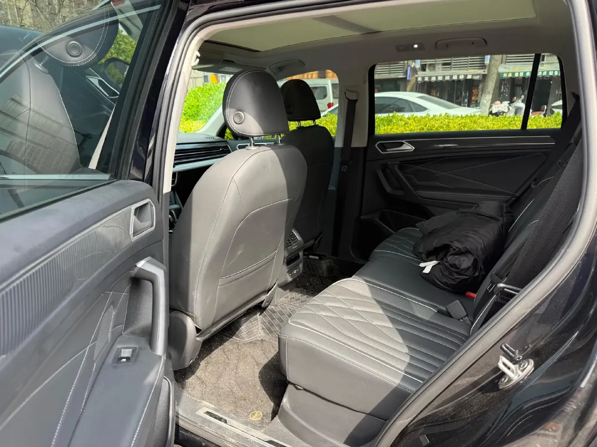 2023 Volkswagen Tiguan L 2.0T 186HP L4 7DCT,autocango,china used car exporter,china ev exporter,chinese used car exporter,chinese used ev exporter