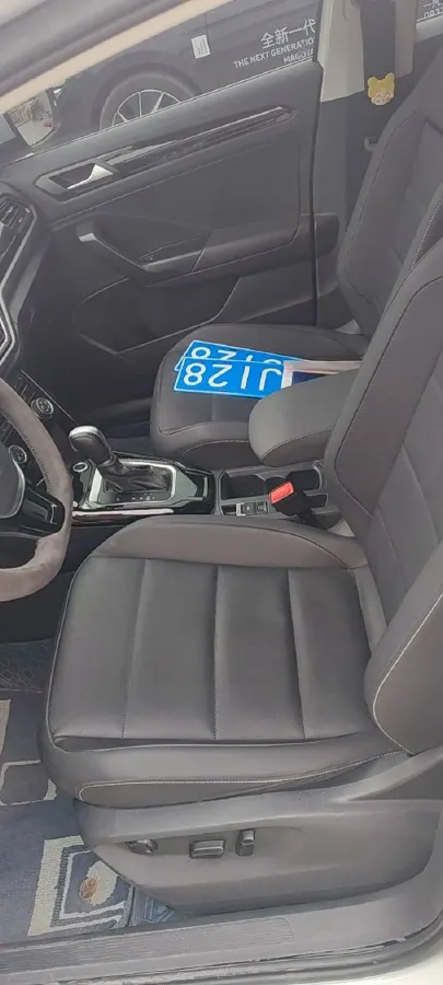 2022 Volkswagen T-Roc 1.4T 150HP L4 7DCT,autocango,china used car exporter,china ev exporter,chinese used car exporter,chinese used ev exporter