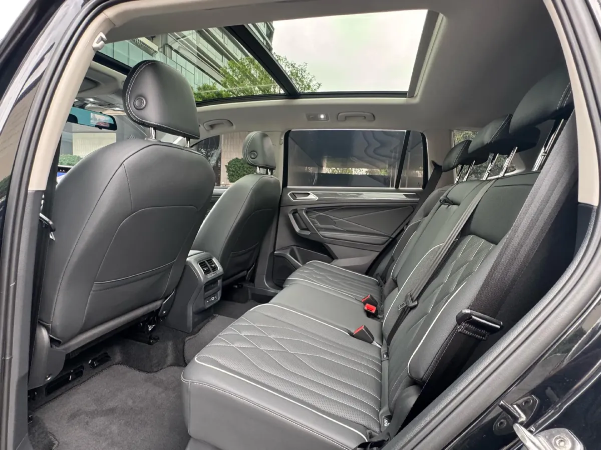 2024 Volkswagen Tiguan L 2.0T 186HP L4 7DCT,autocango,china used car exporter,china ev exporter,chinese used car exporter,chinese used ev exporter