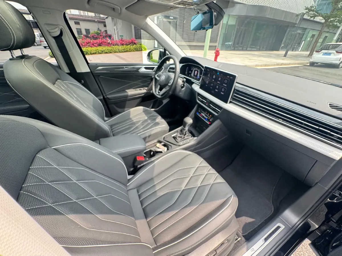 2024 Volkswagen Tiguan L 2.0T 186HP L4 7DCT,autocango,china used car exporter,china ev exporter,chinese used car exporter,chinese used ev exporter