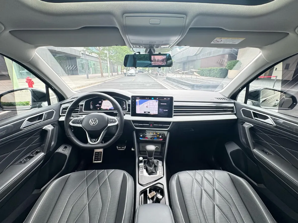 2024 Volkswagen Tiguan L 2.0T 186HP L4 7DCT,autocango,china used car exporter,china ev exporter,chinese used car exporter,chinese used ev exporter