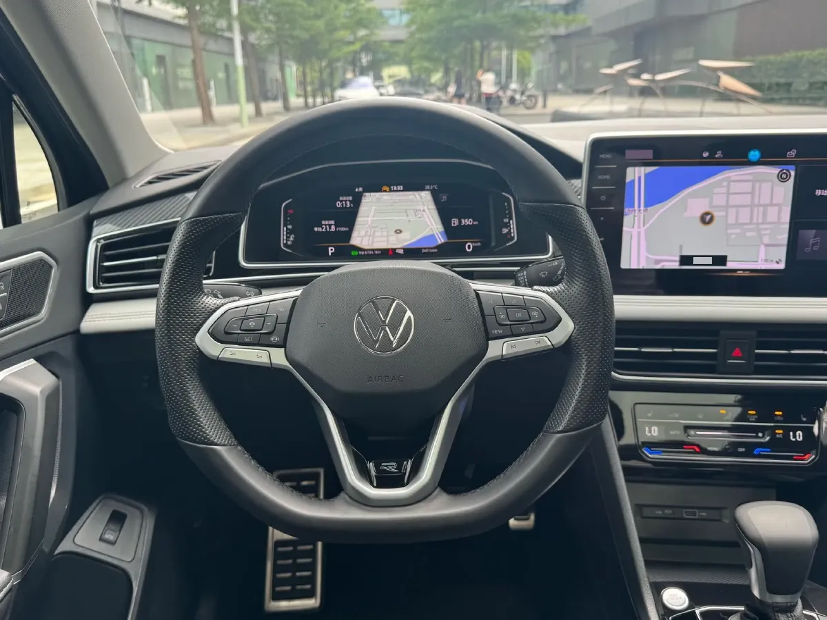 2024 Volkswagen Tiguan L 2.0T 186HP L4 7DCT,autocango,china used car exporter,china ev exporter,chinese used car exporter,chinese used ev exporter