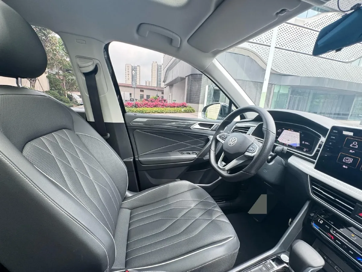 2024 Volkswagen Tiguan L 2.0T 186HP L4 7DCT,autocango,china used car exporter,china ev exporter,chinese used car exporter,chinese used ev exporter