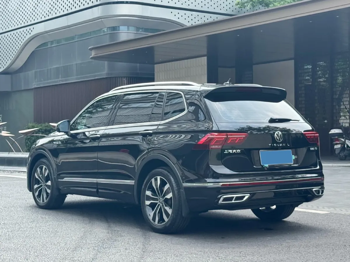 2024 Volkswagen Tiguan L 2.0T 186HP L4 7DCT,autocango,china used car exporter,china ev exporter,chinese used car exporter,chinese used ev exporter