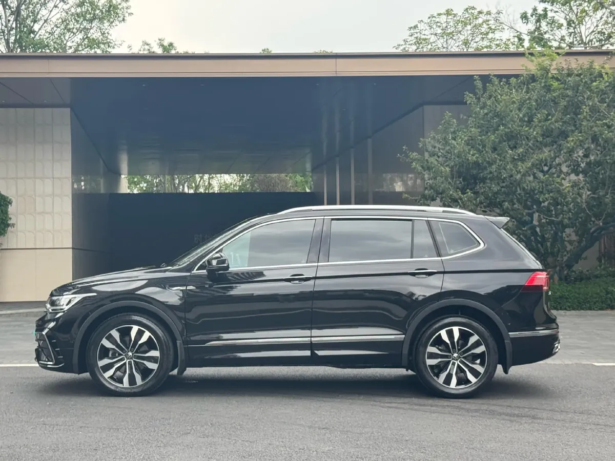 2024 Volkswagen Tiguan L 2.0T 186HP L4 7DCT,autocango,china used car exporter,china ev exporter,chinese used car exporter,chinese used ev exporter