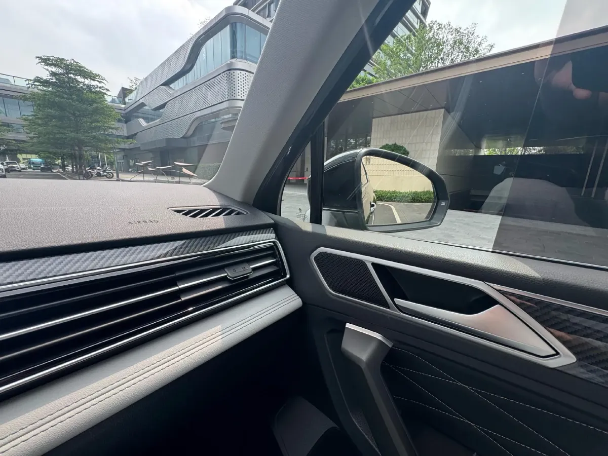 2024 Volkswagen Tiguan L 2.0T 186HP L4 7DCT,autocango,china used car exporter,china ev exporter,chinese used car exporter,chinese used ev exporter