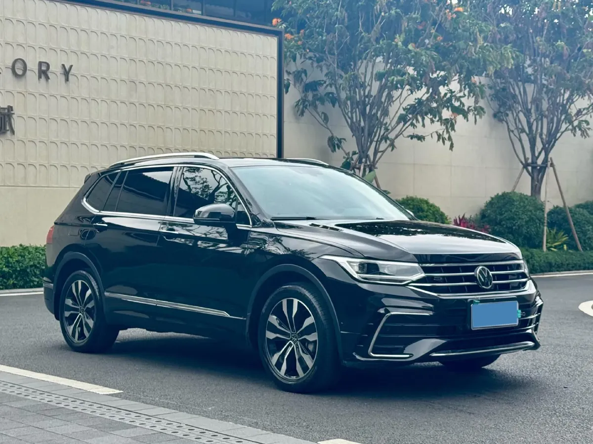 2024 Volkswagen Tiguan L 2.0T 186HP L4 7DCT,autocango,china used car exporter,china ev exporter,chinese used car exporter,chinese used ev exporter