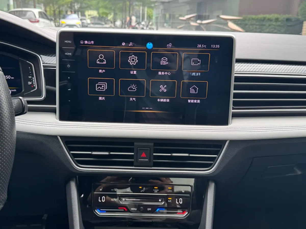 2024 Volkswagen Tiguan L 2.0T 186HP L4 7DCT,autocango,china used car exporter,china ev exporter,chinese used car exporter,chinese used ev exporter