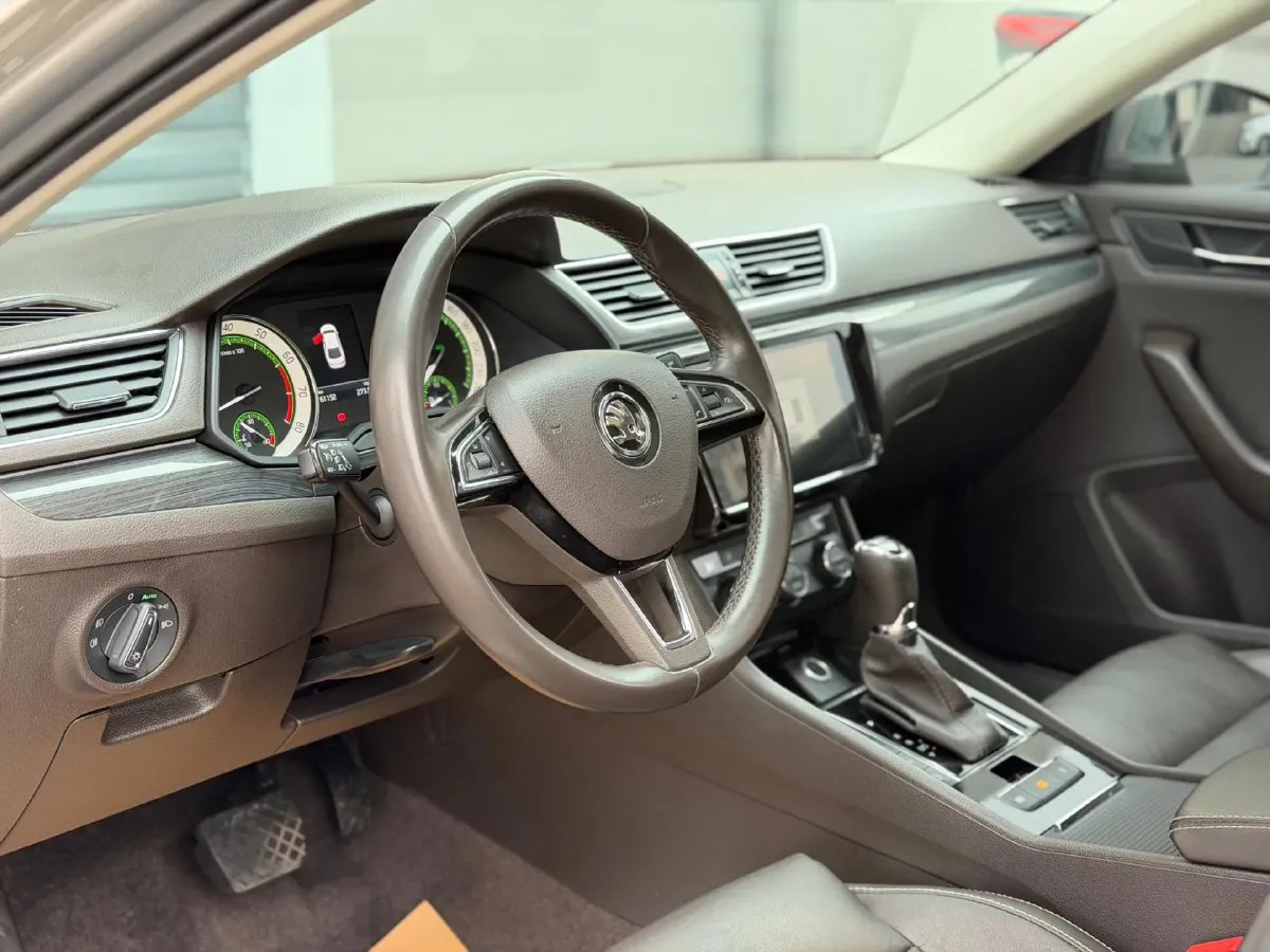 2018 Skoda Kodiak 1.8T 180HP L4 7DCT,autocango,china used car exporter,china ev exporter,chinese used car exporter,chinese used ev exporter