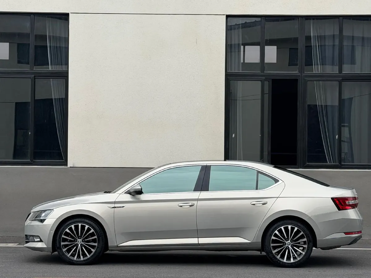 2018 Skoda Kodiak 1.8T 180HP L4 7DCT,autocango,china used car exporter,china ev exporter,chinese used car exporter,chinese used ev exporter