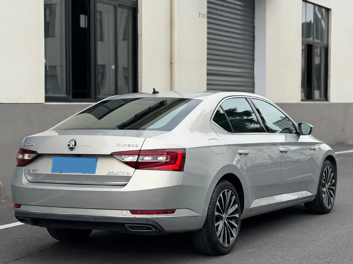 2018 Skoda Kodiak 1.8T 180HP L4 7DCT,autocango,china used car exporter,china ev exporter,chinese used car exporter,chinese used ev exporter