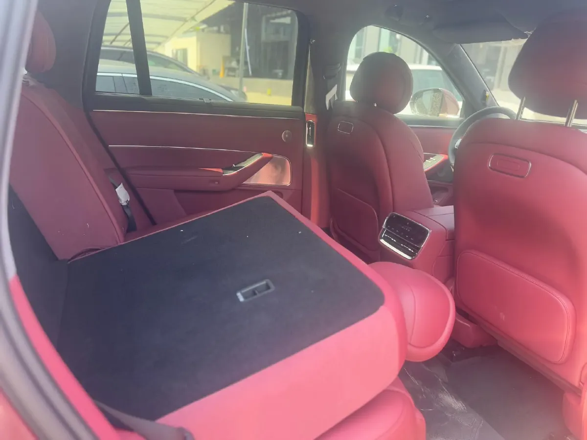 2025 AITO AITO M8 REEV 160HP REEV 53.4KWH,autocango,china used car exporter,china ev exporter,chinese used car exporter,chinese used ev exporter