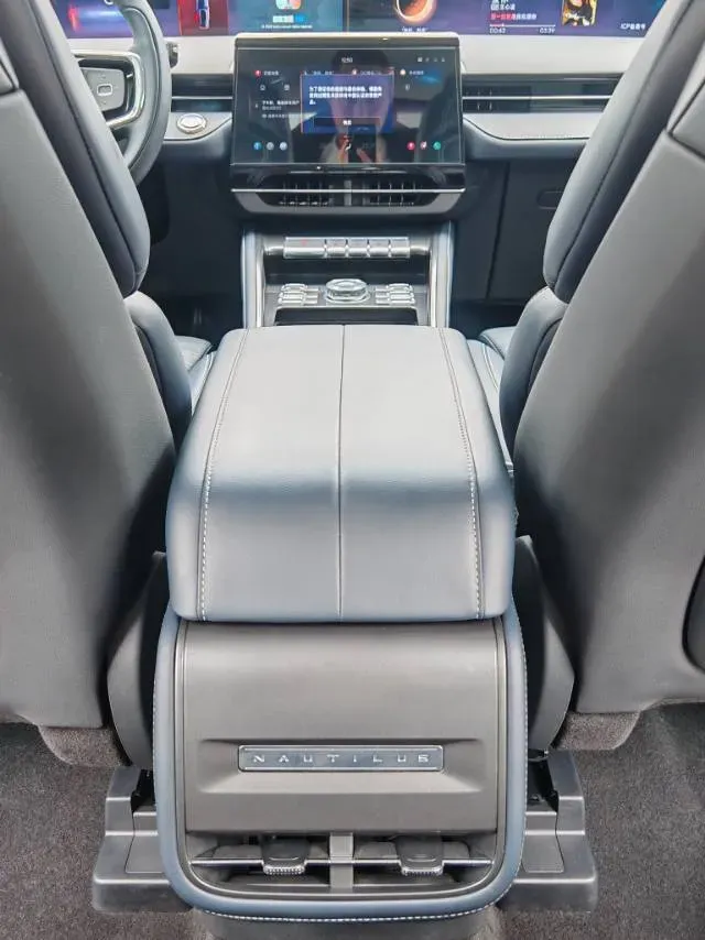 2023 Lincoln Nautilus 2.0T 261HP L4 8AT,autocango,china used car exporter,china ev exporter,chinese used car exporter,chinese used ev exporter