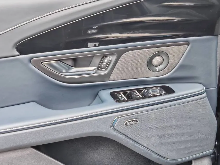 2023 Lincoln Nautilus 2.0T 261HP L4 8AT,autocango,china used car exporter,china ev exporter,chinese used car exporter,chinese used ev exporter