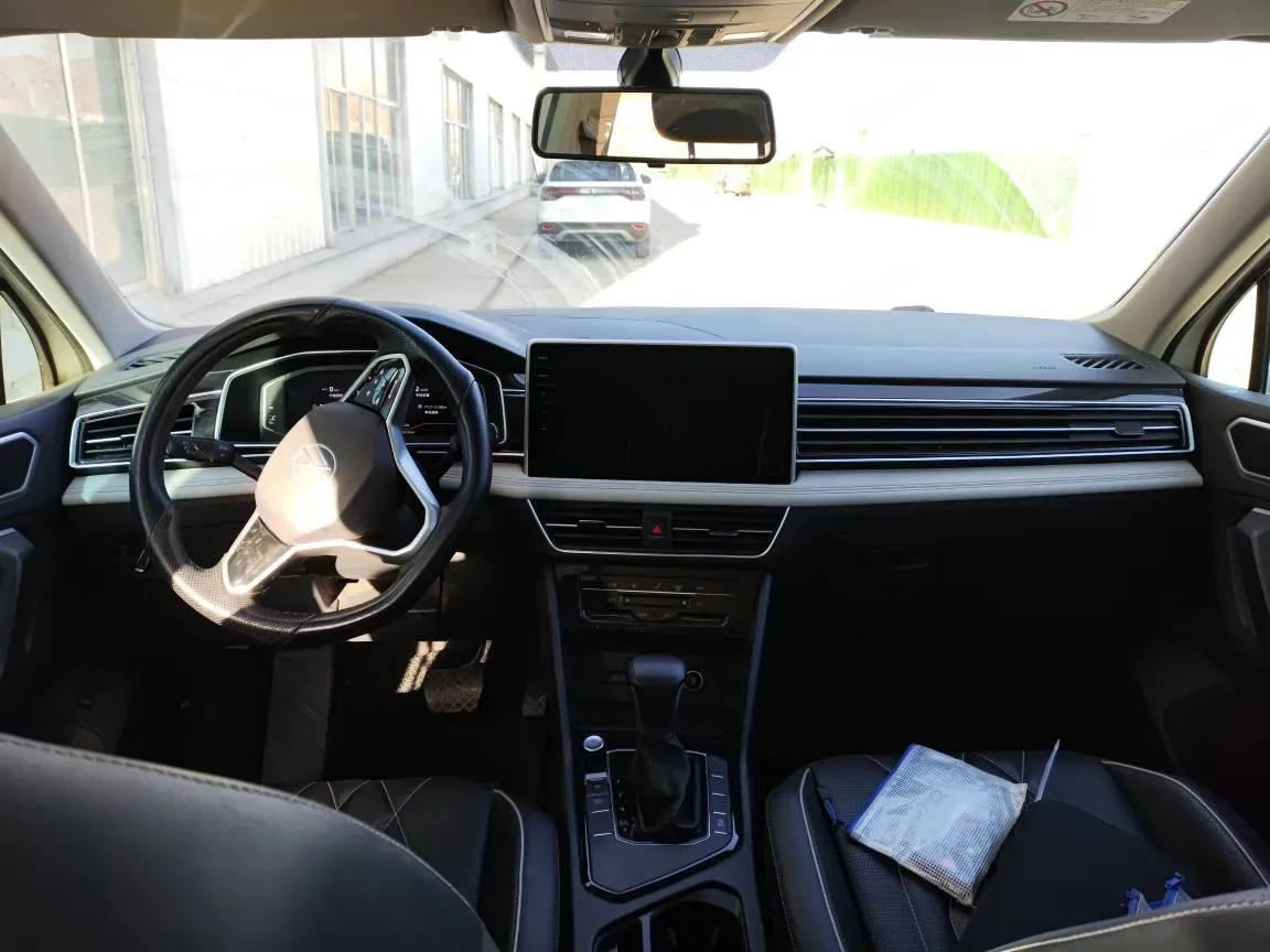 2023 Volkswagen Tiguan L 2.0T 186HP L4 7DCT,autocango,china used car exporter,china ev exporter,chinese used car exporter,chinese used ev exporter