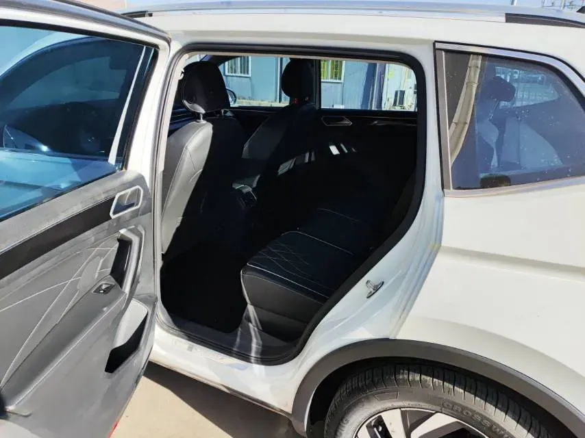 2023 Volkswagen Tiguan L 2.0T 186HP L4 7DCT,autocango,china used car exporter,china ev exporter,chinese used car exporter,chinese used ev exporter