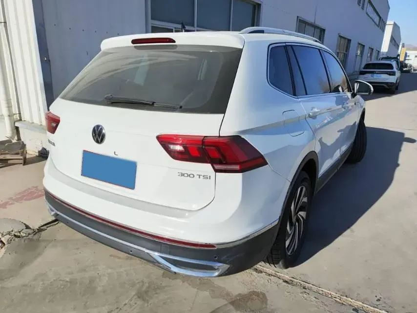 2023 Volkswagen Tiguan L 2.0T 186HP L4 7DCT,autocango,china used car exporter,china ev exporter,chinese used car exporter,chinese used ev exporter