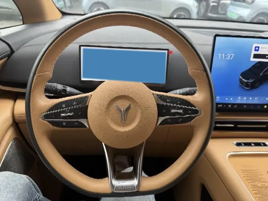 2025 Voyah Dream 1.5T 150HP L4 PHEV 41.7KWH,autocango,china used car exporter,china ev exporter,chinese used car exporter,chinese used ev exporter