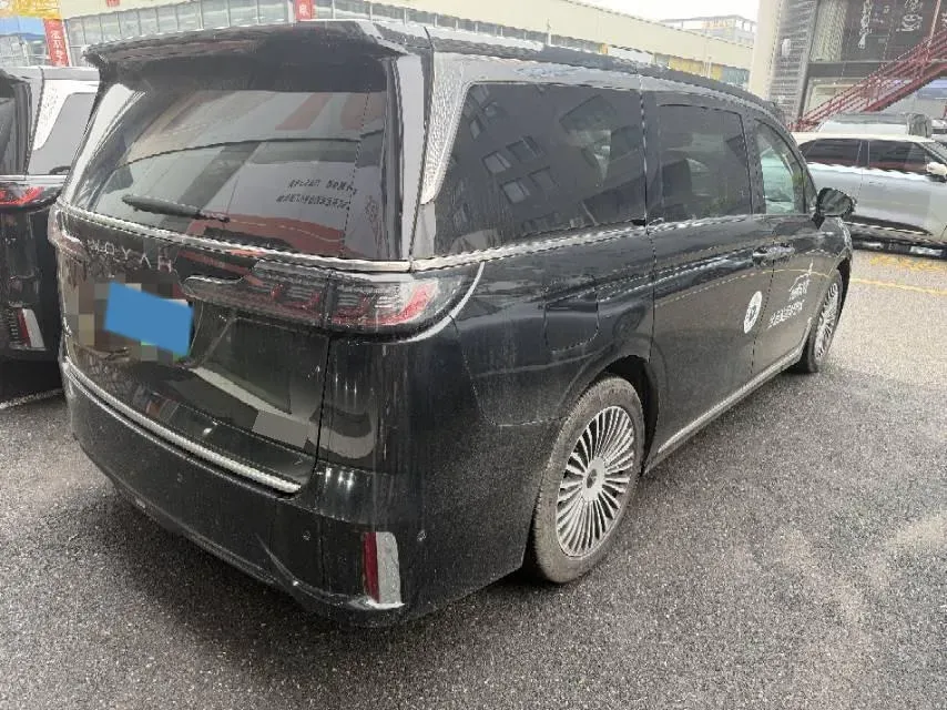 2025 Voyah Dream 1.5T 150HP L4 PHEV 41.7KWH,autocango,china used car exporter,china ev exporter,chinese used car exporter,chinese used ev exporter