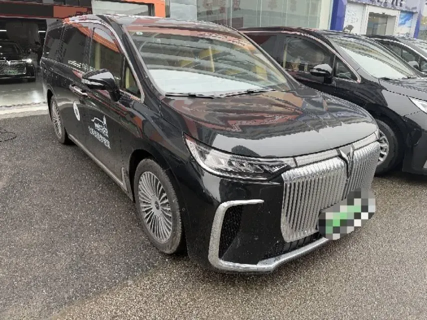2025 Voyah Dream 1.5T 150HP L4 PHEV 41.7KWH,autocango,china used car exporter,china ev exporter,chinese used car exporter,chinese used ev exporter