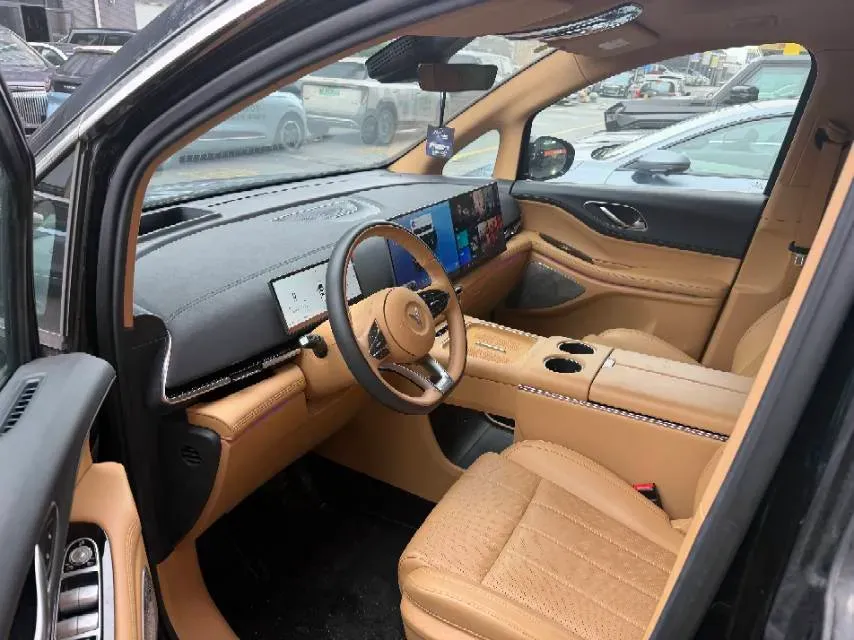 2025 Voyah Dream 1.5T 150HP L4 PHEV 41.7KWH,autocango,china used car exporter,china ev exporter,chinese used car exporter,chinese used ev exporter