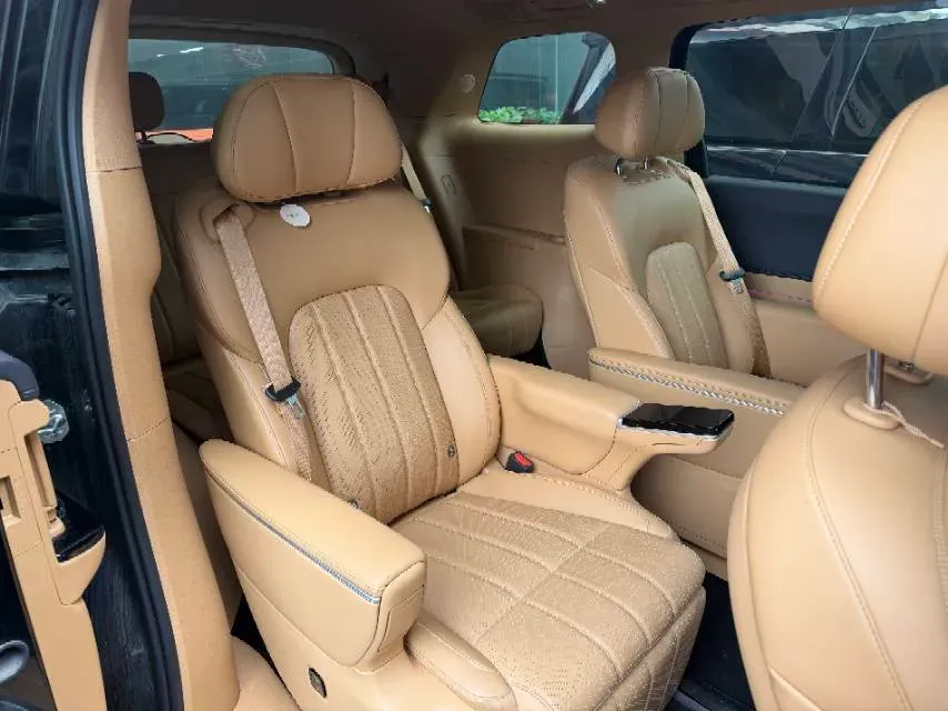 2025 Voyah Dream 1.5T 150HP L4 PHEV 41.7KWH,autocango,china used car exporter,china ev exporter,chinese used car exporter,chinese used ev exporter