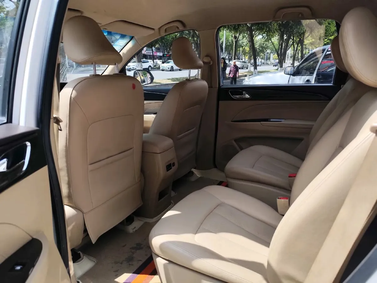 2016 BaoJun 730 1.5L 112HP L4 5MT,autocango,china used car exporter,china ev exporter,chinese used car exporter,chinese used ev exporter