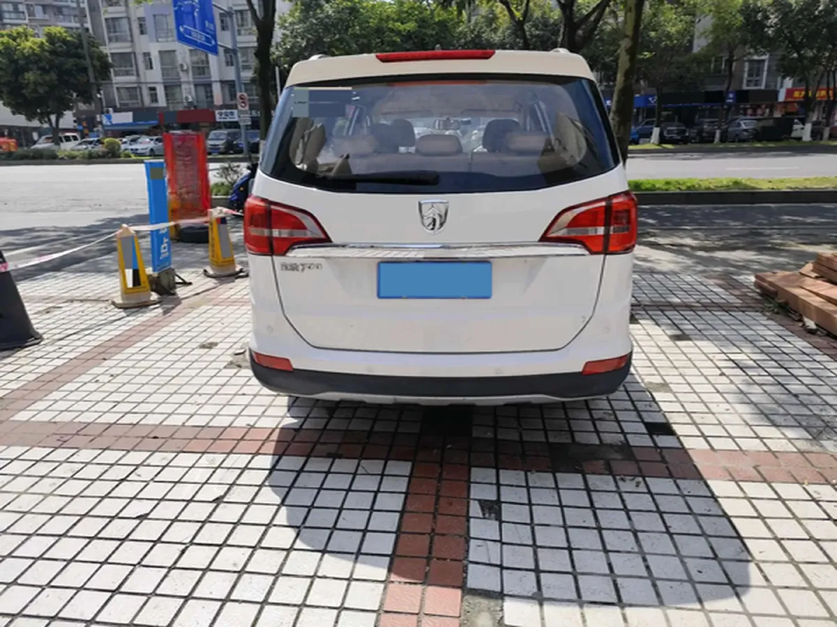 2016 BaoJun 730 1.5L 112HP L4 5MT,autocango,china used car exporter,china ev exporter,chinese used car exporter,chinese used ev exporter