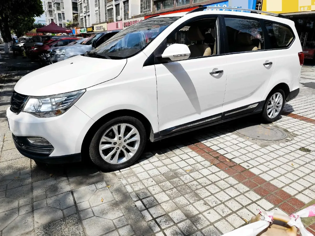 2016 BaoJun 730 1.5L 112HP L4 5MT,autocango,china used car exporter,china ev exporter,chinese used car exporter,chinese used ev exporter