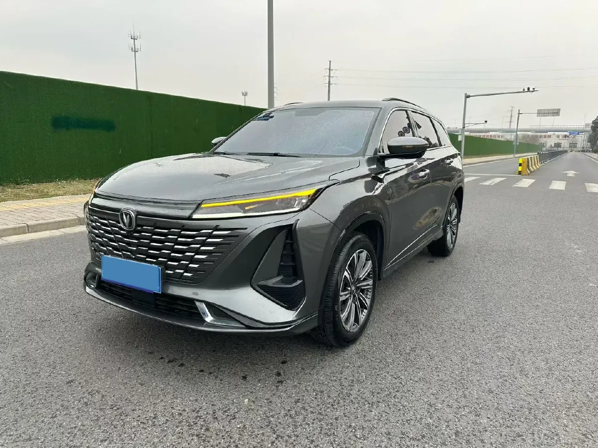 2022 ChangAn CS75 Plus 1.5T 188HP L4 8AT,autocango,china used car exporter,china ev exporter,chinese used car exporter,chinese used ev exporter