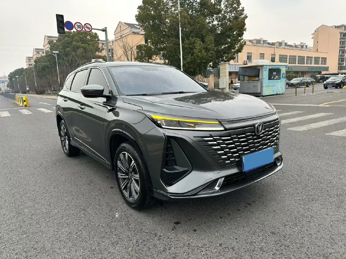 2022 ChangAn CS75 Plus 1.5T 188HP L4 8AT,autocango,china used car exporter,china ev exporter,chinese used car exporter,chinese used ev exporter